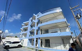 No Atalaia, Fort Poseidon rua do Atalho a 700 metros da praia do Atalaia, apartamento novo decorado, varanda, sala de estar e jantar, 02 suítes, 03 banheiros, lavanderia, cozinha, piscina, churrasqueira, salão de jogos, vista parcial das dunas e mar